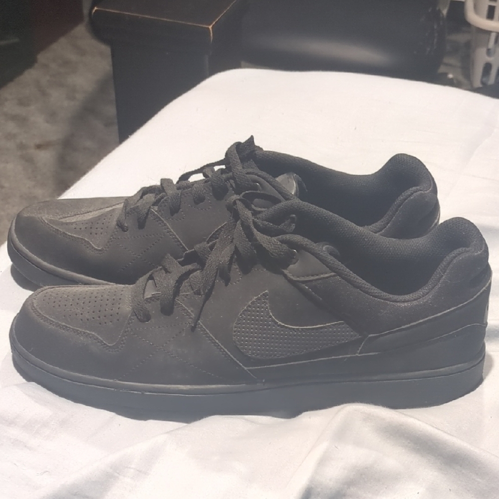 Nike Men's Black Sneakers